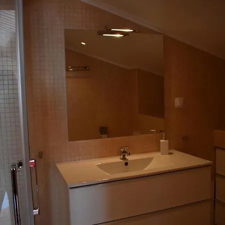 4b Seeview 2 Minutes From Beach