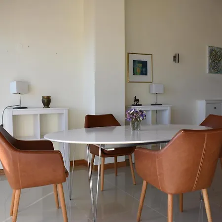 4b Seeview 2 Minutes From Beach